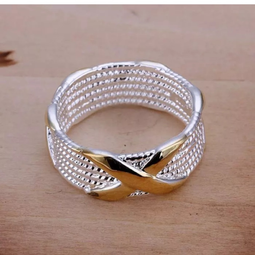 💖 Silver Hugs n Kisses Ring Size 9 NEW - Picture 2 of 3